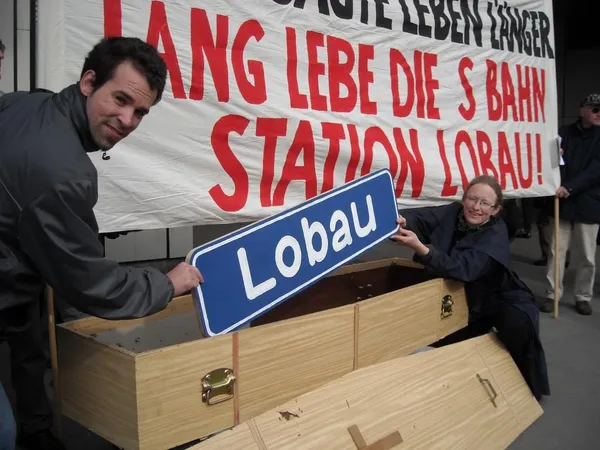 Totgesagte leben länger - Lang lebe die S-Bahn Station Lobau, Foto 2