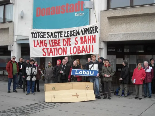 Totgesagte leben länger - Lang lebe die S-Bahn Station Lobau, Foto 3