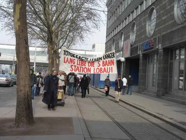 Totgesagte leben länger - Lang lebe die S-Bahn Station Lobau, Foto 16