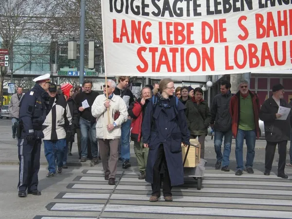 Totgesagte leben länger - Lang lebe die S-Bahn Station Lobau, Foto 22