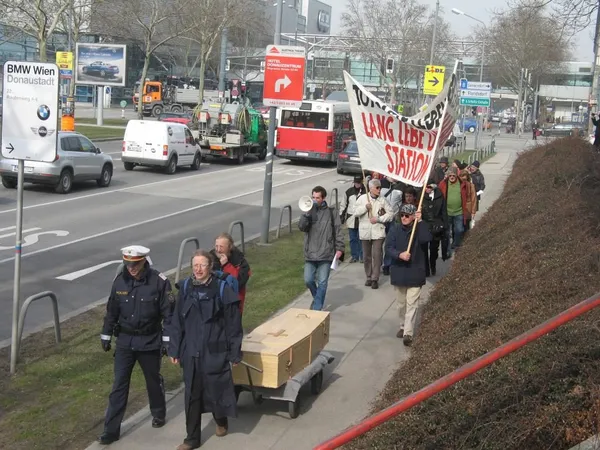 Totgesagte leben länger - Lang lebe die S-Bahn Station Lobau, Foto 26