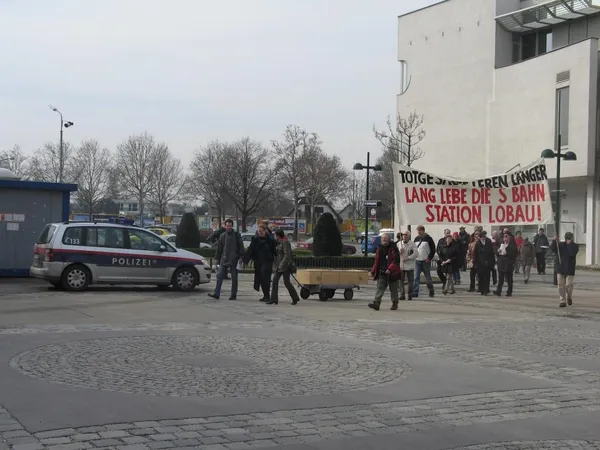 Totgesagte leben länger - Lang lebe die S-Bahn Station Lobau, Foto 30